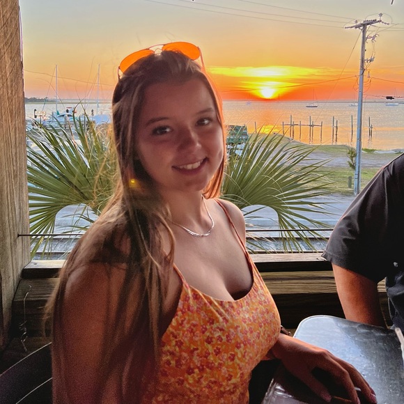 Meet your Posher, Cierra - Picture 5 of 5